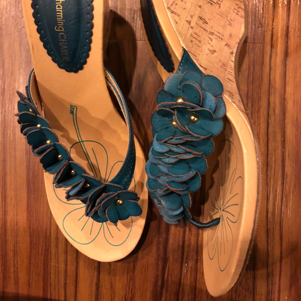 Flowered wedge sandal